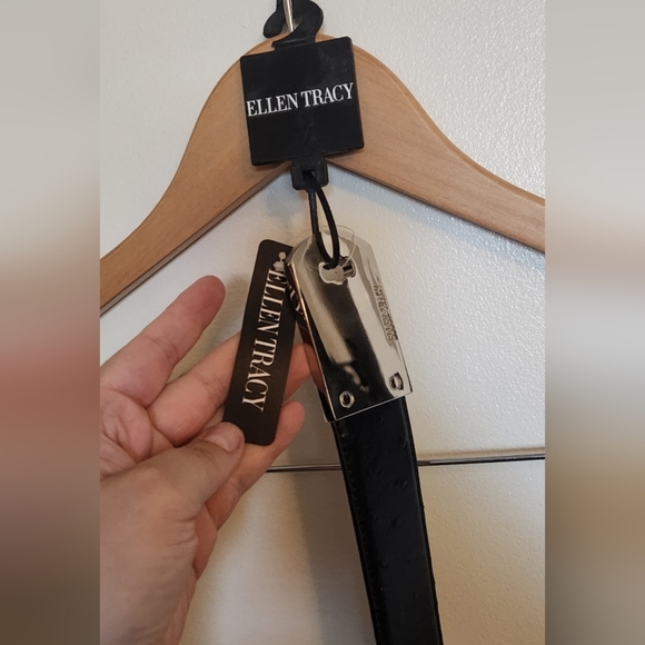 Ellen Tracy Black Leather Belt - Picture 4 of 6